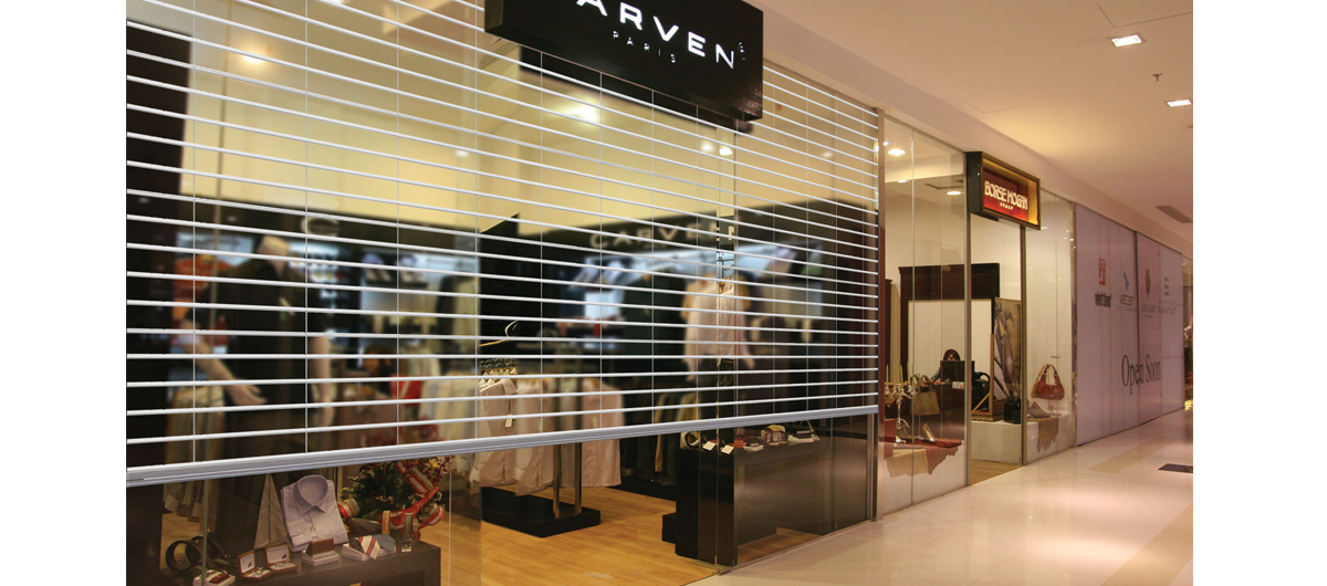 lap-dat-cua-cuon-trung-tam-thuong-mai-1