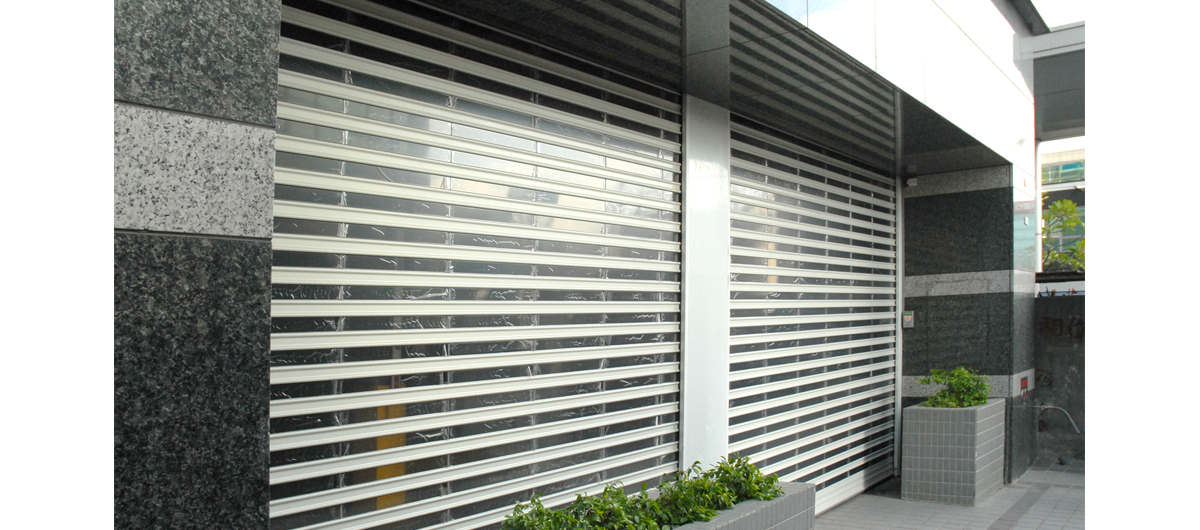 lap-dat-cua-cuon-trung-tam-thuong-mai-2