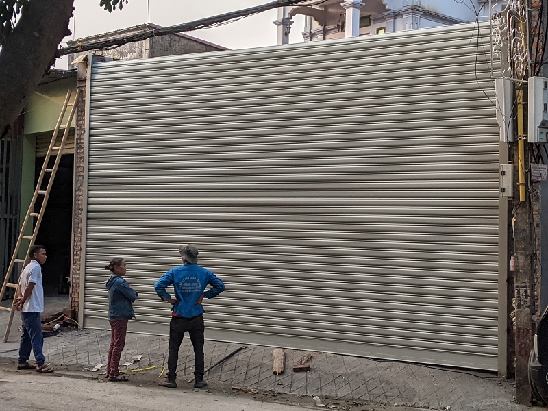 Lắp cửa cuốn giá rẻ tại khu công nghiệp Vĩnh Lộc